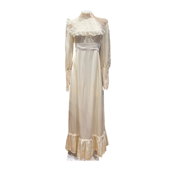 EUC vintage 1970’ victorian Gunne Sax gown 
 Elegant Cream Lace. - Picture 2 of 14